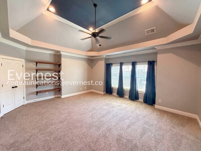 Building Photo - Comfort Meets Modern Convenience with Fireplace / 3 Beds & 2.5 Bath / Available Now