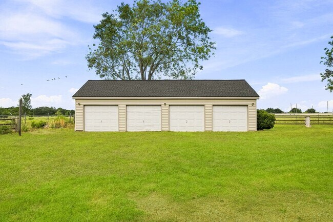 Building Photo - 9719 Interstate 10 Frontage Rd