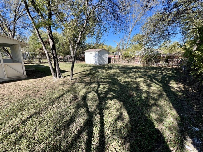 Building Photo - 3225 Knox St