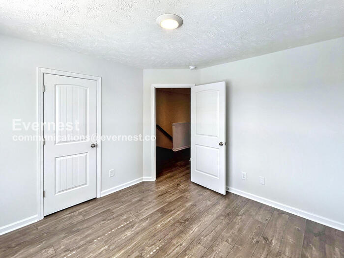 Building Photo - 328 Raines Ct