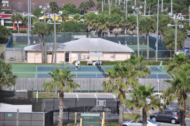 Building Photo - 903 Ocean Dr S