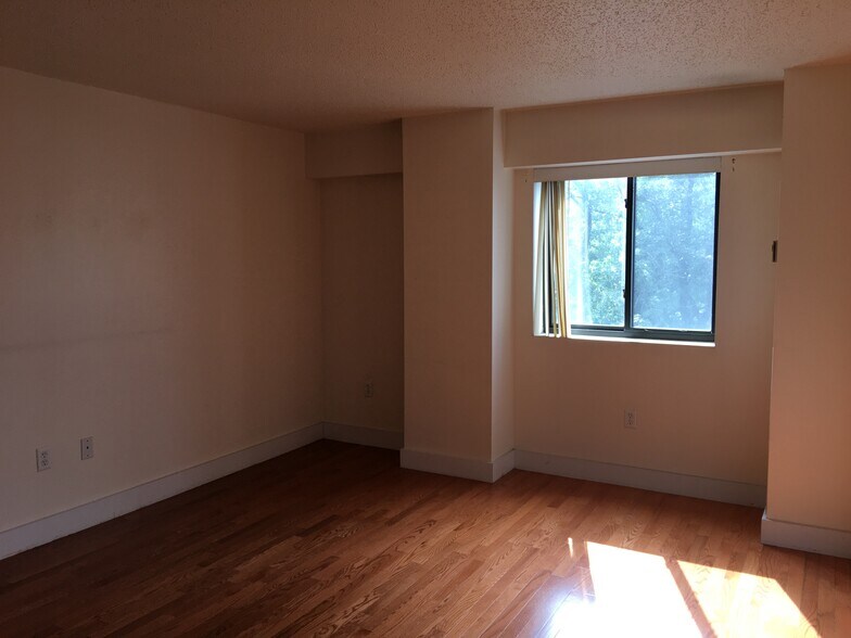 Building Photo - 15 N Beacon St