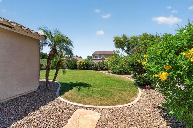 Building Photo - Spacious Gilbert Corner Lot Rental with 4 Bedrooms, Vaulted Ceilings & Private Backyard Retreat