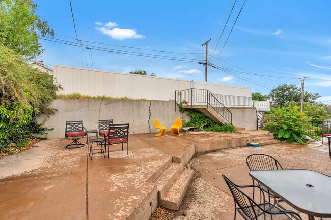 Building Photo - 665 Columbus St E