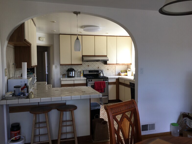 Kitchen - 409 Dellbrook Ave
