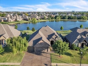 Building Photo - Beautiful Regency Poine backs to the Pond