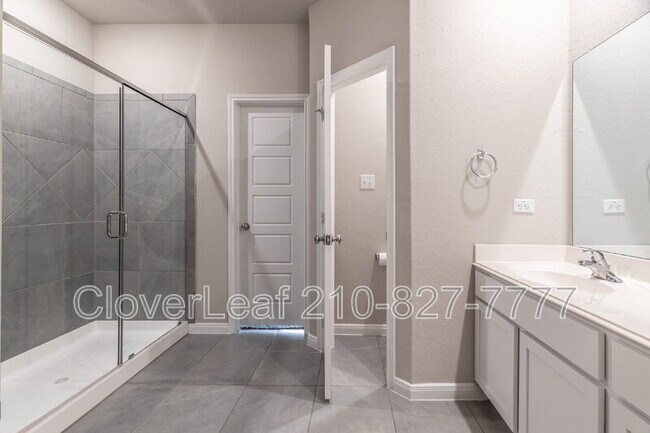 Building Photo - 940 Windflower