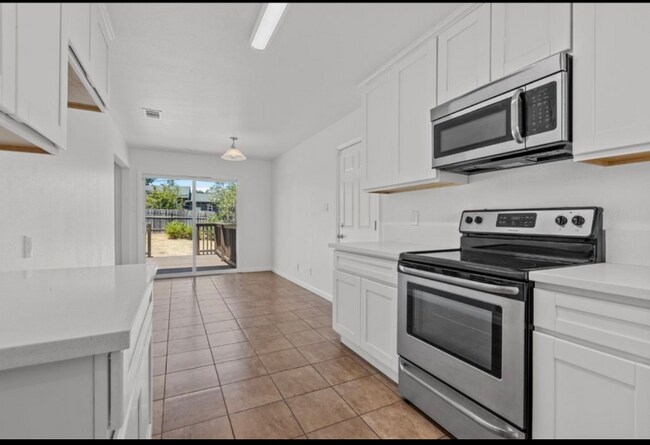 Building Photo - 118 Montrose Ct