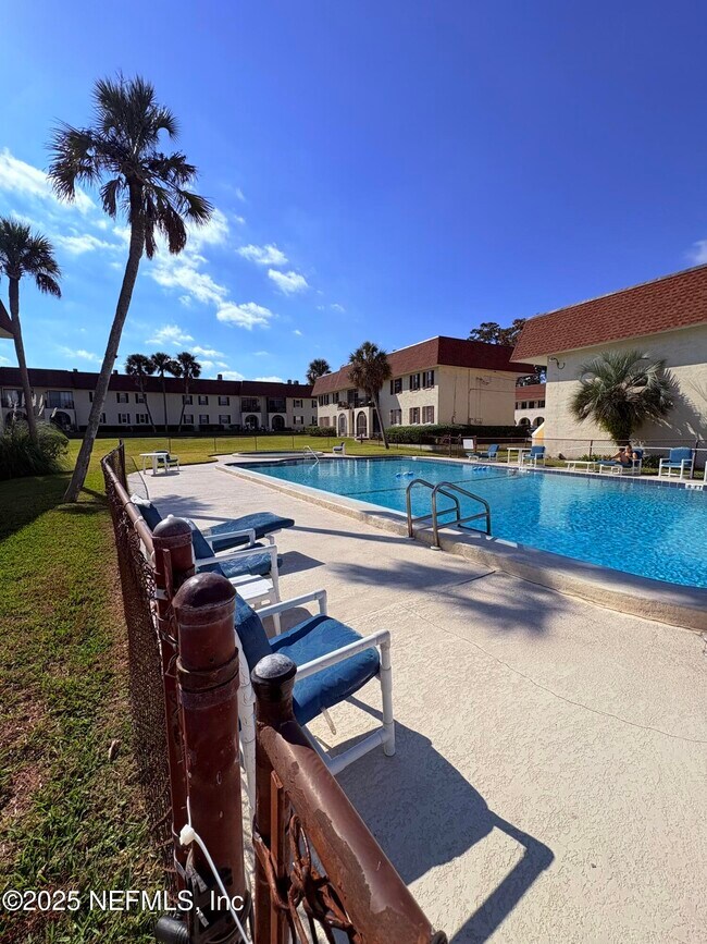 Building Photo - 1540 El Prado Rd