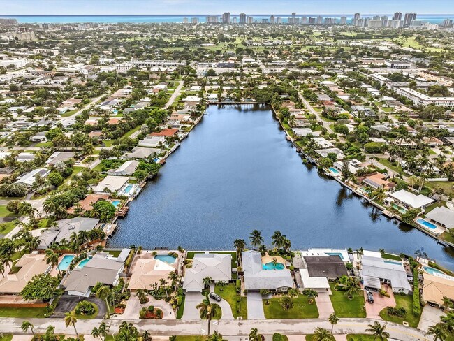 Building Photo - 1640 NE 43rd St