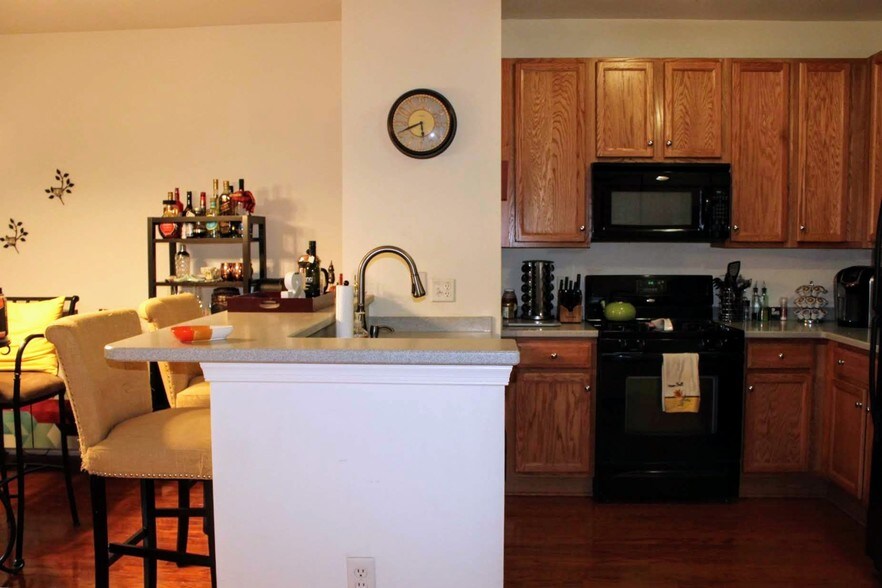 Kitchen - 200 W Elm St