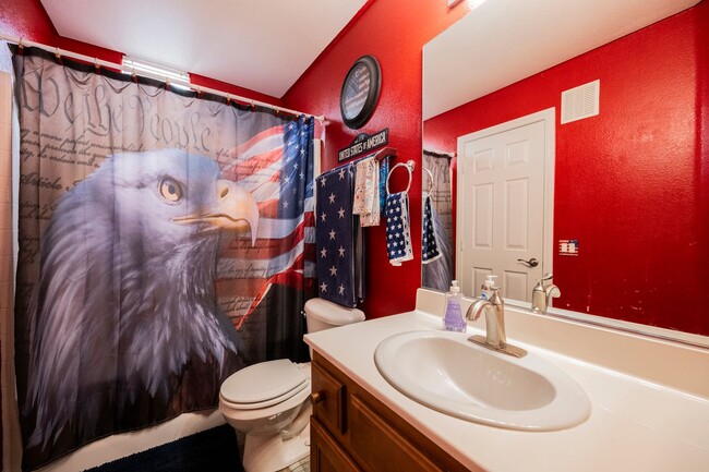 Building Photo - Beautiful 2 bedroom condo-North Las Vegas