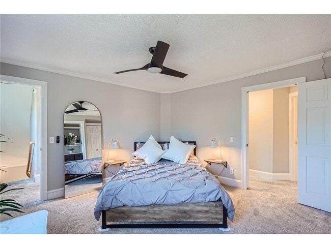 Building Photo - 1045 Lake St E