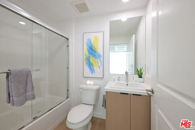 Building Photo - 14606 Sylvan St