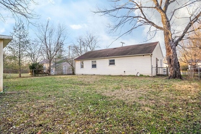 Building Photo - 312 W Schell St