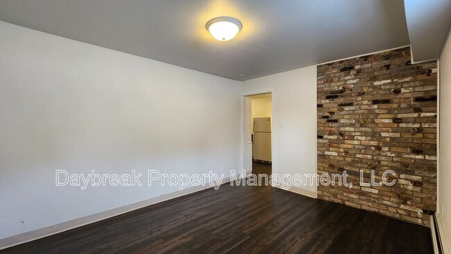 Building Photo - 611 9th Ave N