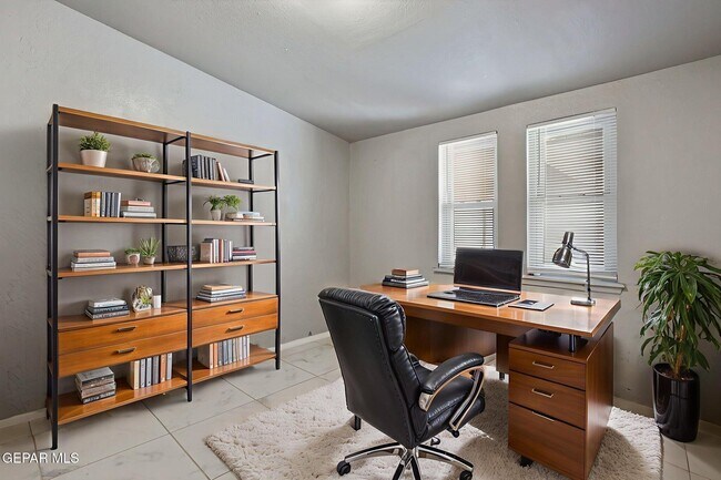 Building Photo - 4212 Roxbury Dr