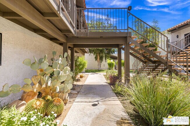 Building Photo - 2230 S Palm Canyon Dr