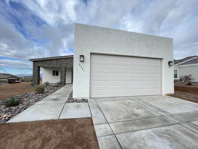 Building Photo - Beautiful Contemporary home with panoramic views! Community pool and club house use included.