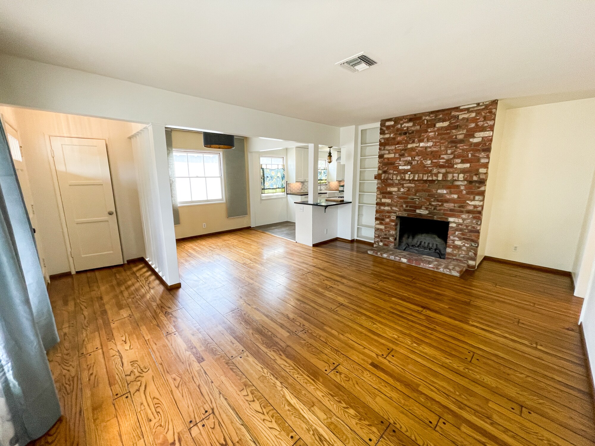 Building Photo - 6461 Gaviota Ave