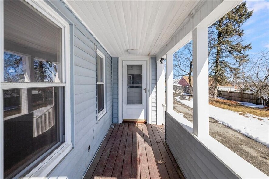 Building Photo - 183 Baker St