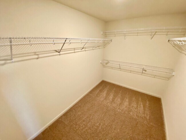 Building Photo - Experience Luxury Living: 4 Beds, 2.5 Bath...