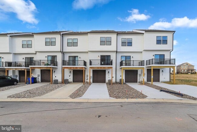 Building Photo - 721 Courier Ln