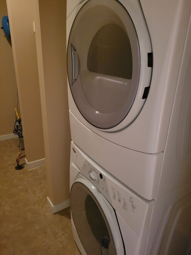 Building Photo - Luxury, Spacious 1 bedroom Apartment in Boulder at the Famous Peloton