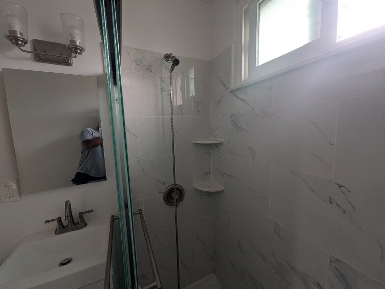 Building Photo - 6501 Stafford Ave