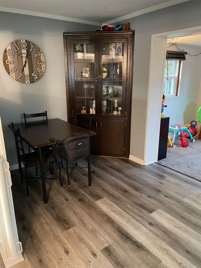 Building Photo - "Discover Your Ideal Home: Charming 3-Bedroom Residence in the Heart of Appleton, WI!"