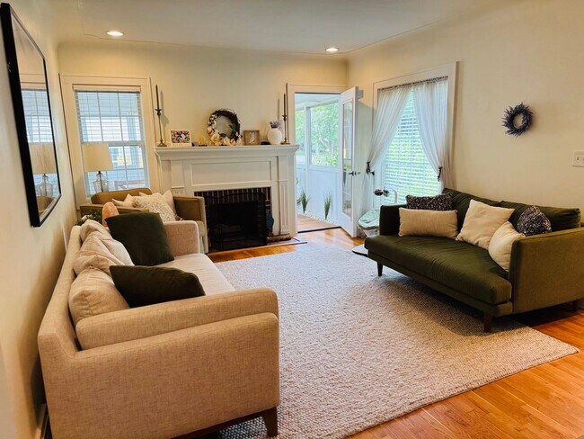 Building Photo - 2163 Englewood Dr SE