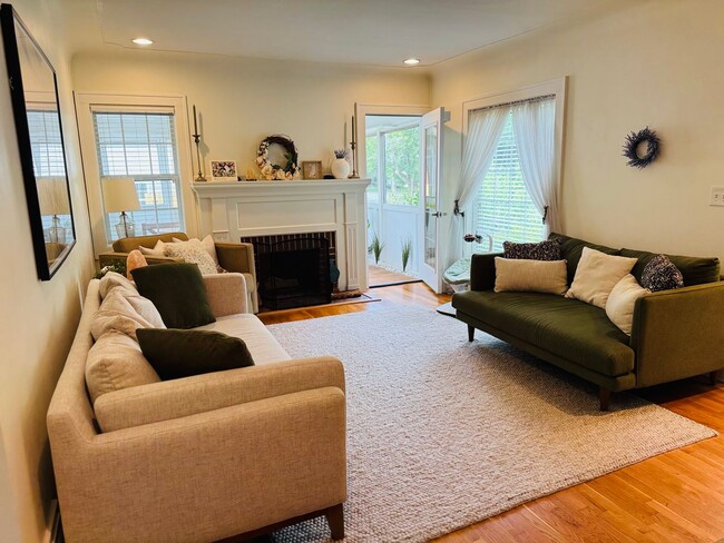 Building Photo - East Grand Rapids Gem: 4-Bedroom, 2-Bath U...