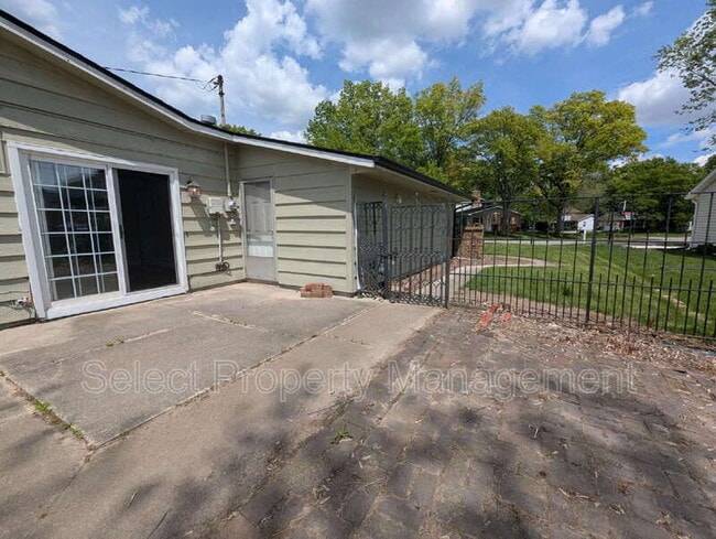 Building Photo - 3211 Jonquil Dr