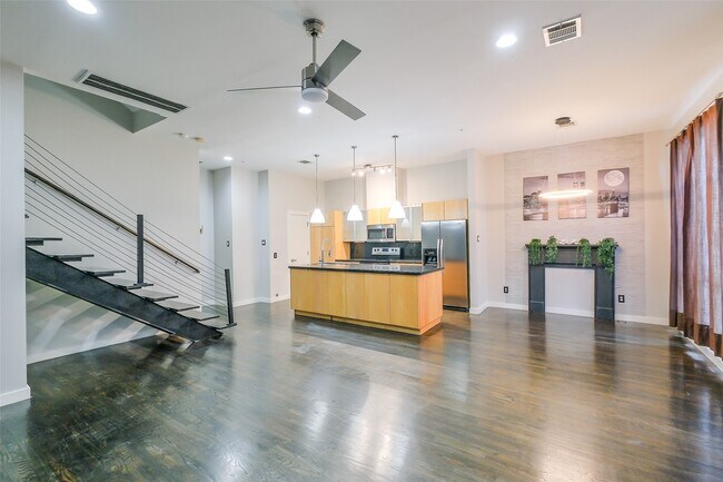 Building Photo - 5710 Winsome Ln