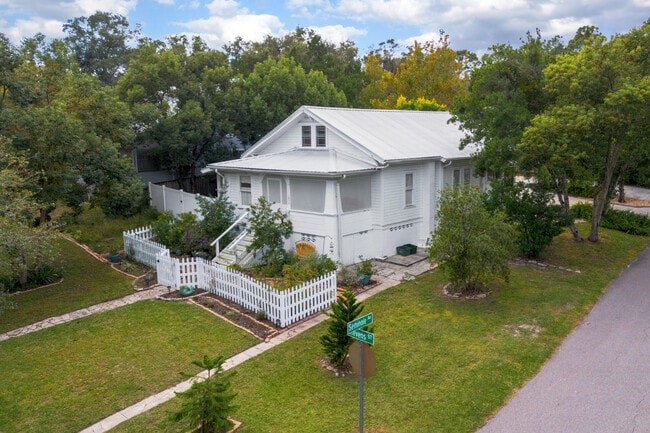 Building Photo - 1056 Stevens St