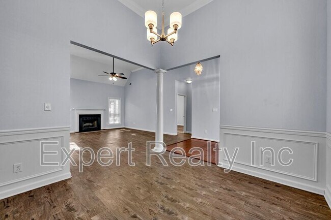 Building Photo - 8235 Wynwood Dr