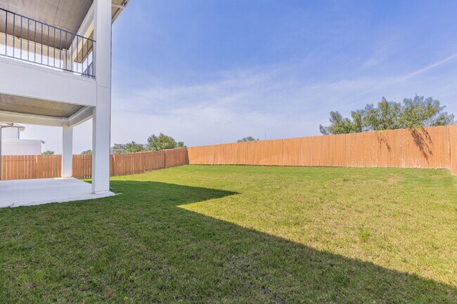 Building Photo - 2332 Giona Pl