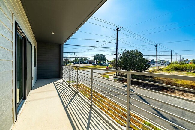 Building Photo - 100 Mockingbird Ln W