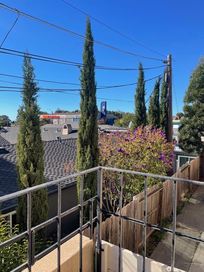 Building Photo - 3617 Loma Vista Ave