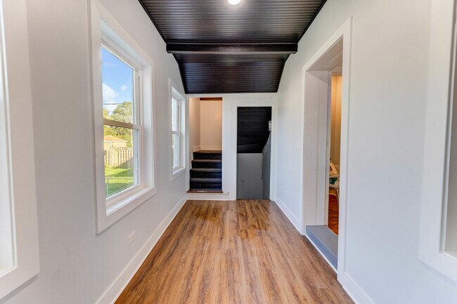 Building Photo - 2508 Kenilworth Ave