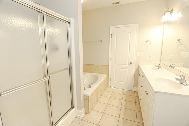 Building Photo - 1406 Leigh Ct