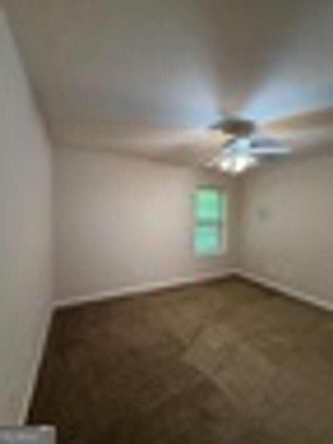 Building Photo - 408/410 Lawnwood Ct