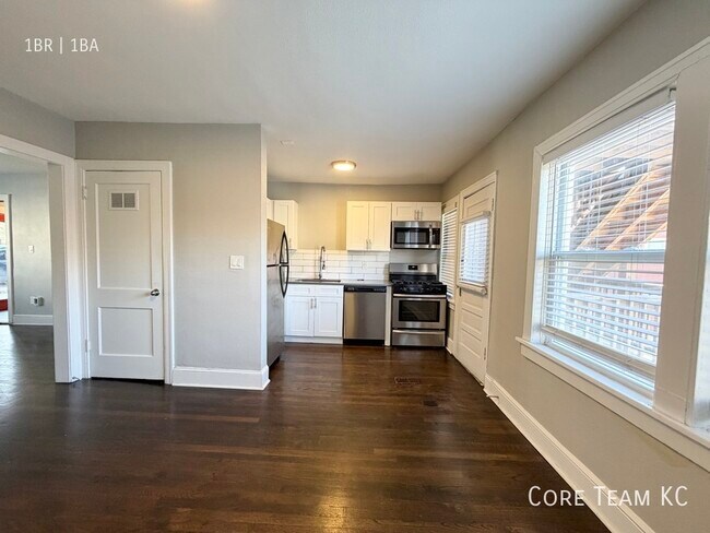 Building Photo - 217 E 46th St