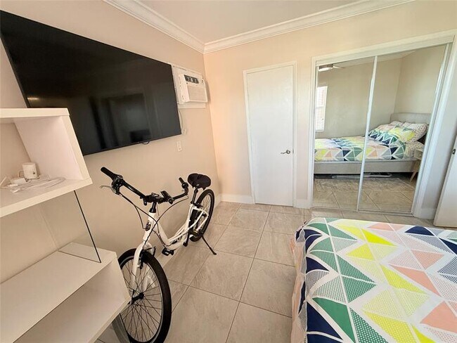 Building Photo - 3201 NE 14th Street Causeway