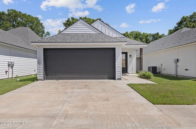 Primary Photo - 211 Alpine Dr
