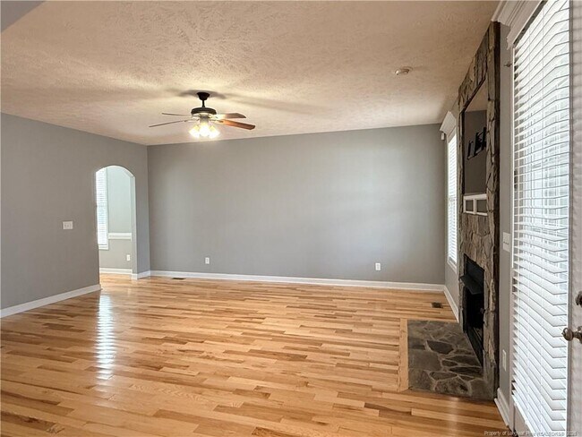 Building Photo - 3917 Barnsdale Dr