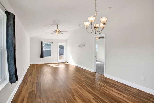 Building Photo - Beautiful 3 Bed 2 Bath Home Centrally Located in Pensacola