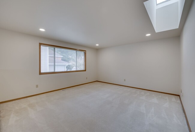 Building Photo - Spacious 4 bedroom home in Renton's Fairwo...