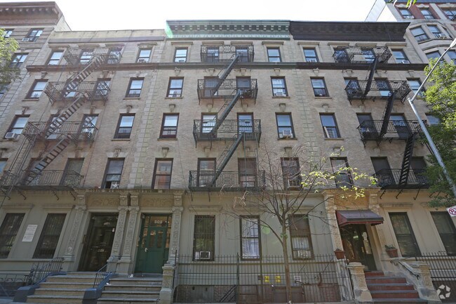 Building Photo - 508 W 151st St