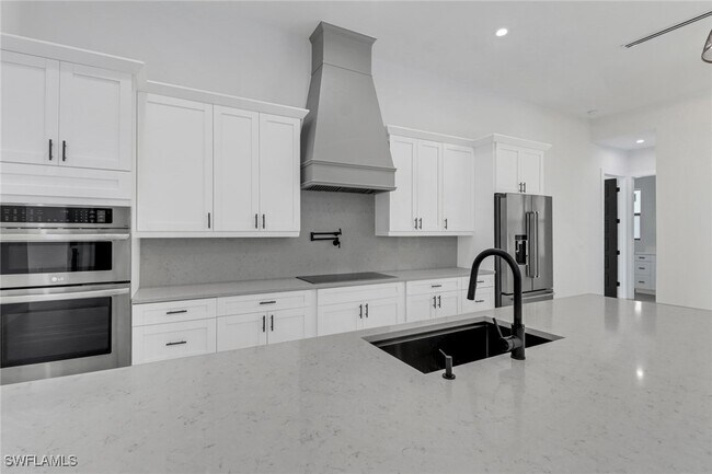 Building Photo - 739 23rd St SW
